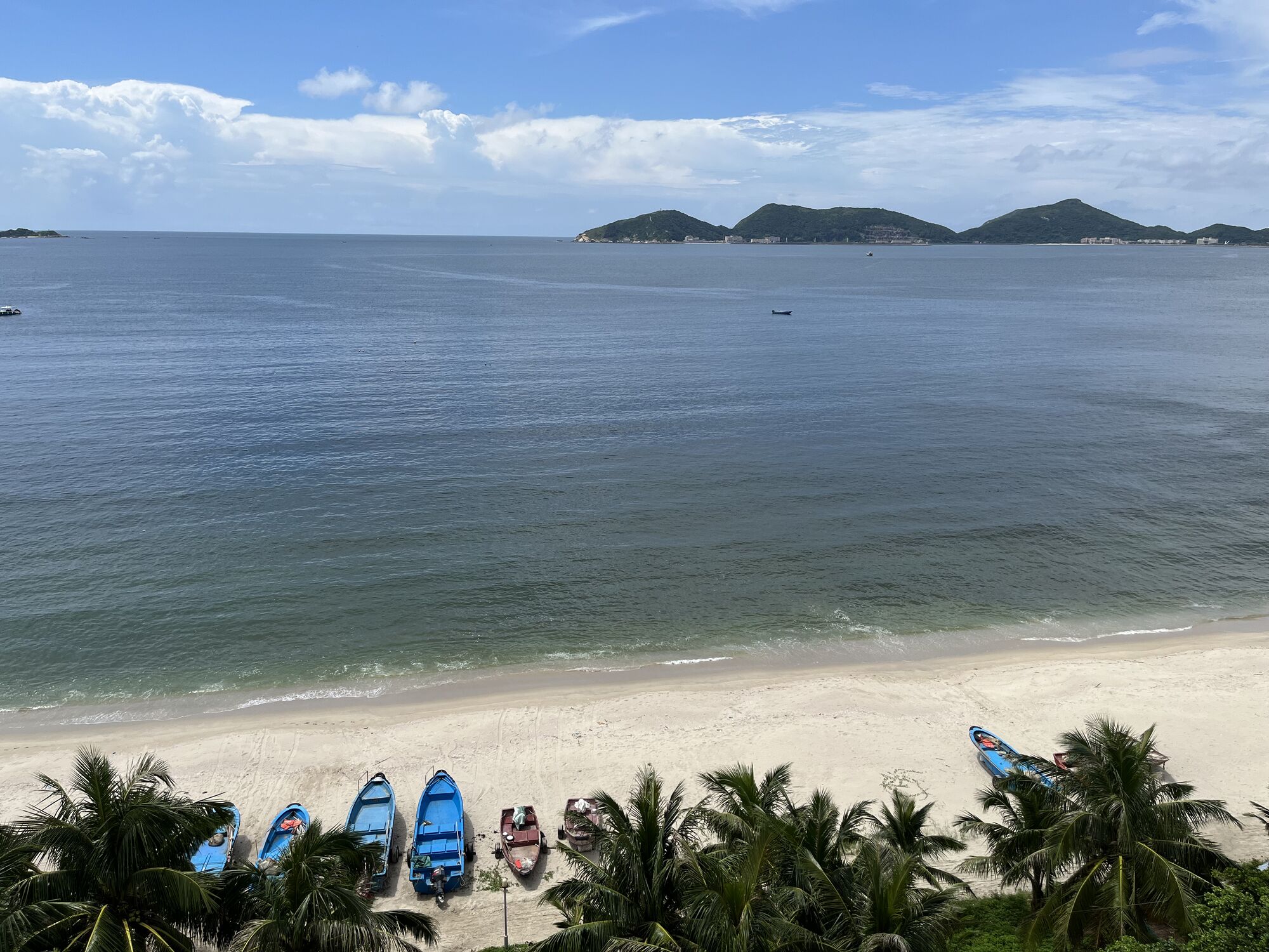 眺望沙滩与大海